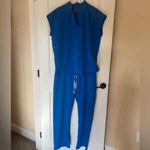 Blue Figs brand scrub set